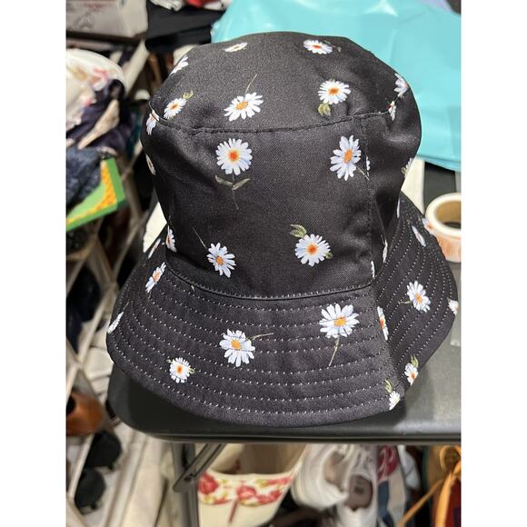 Alice + Olivia By Stacey Bendet Reversible Daisy Print Bucket Hat Black White - Picture 3 of 8